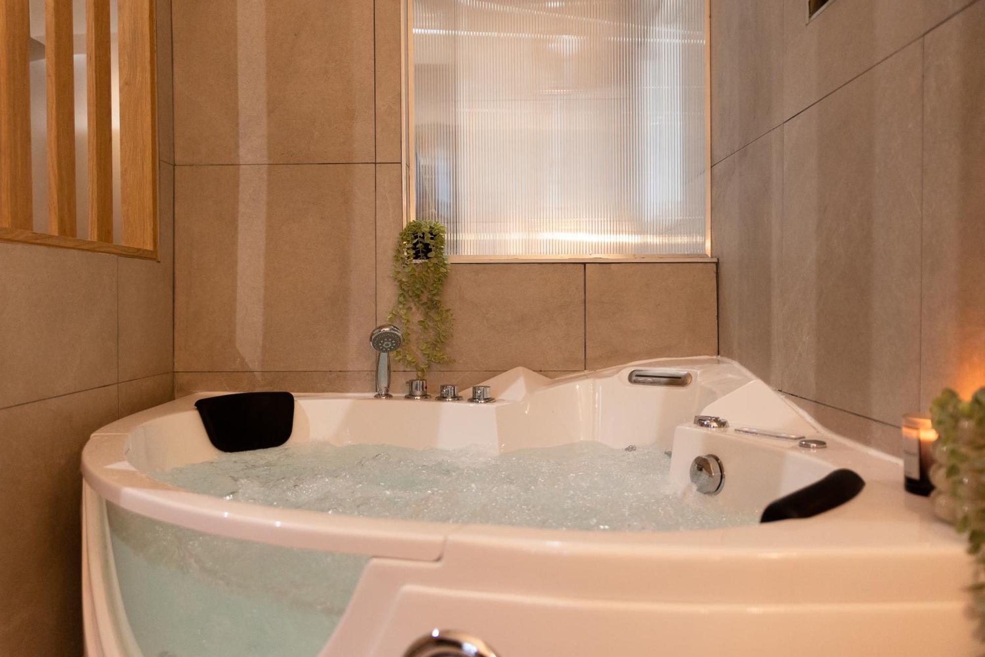 Lovelife-Jacuzzi-Netflix-Acces-24/7-Prive Étampes Exterior foto